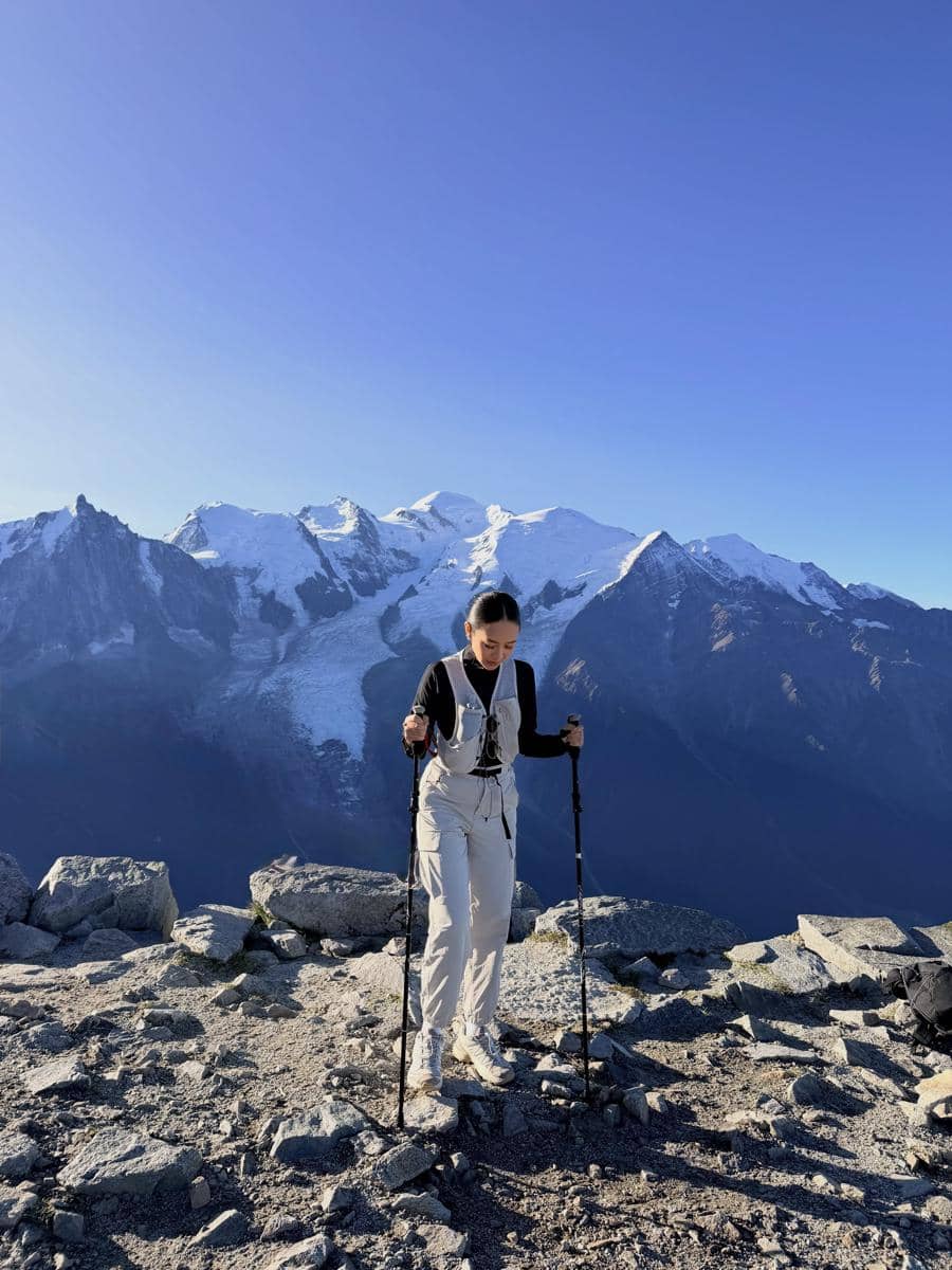 Merdi Octavia dan suami hiking di Gunung Le Brévent, Prancis