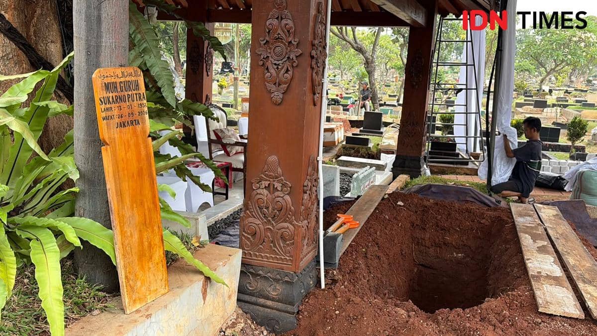 Makam Guruh Soekarnoputra di TPU Karet Bivak di Samping Fatmawati