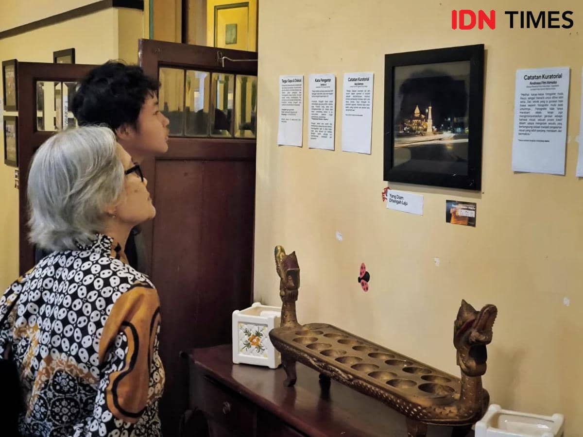 Pameran foto bertajuk Terjebak Dalam Waktu di Kumpeni Coffee & Art Space, Yogyakarta. (IDN Times/Herlambang Jati Kusumo)