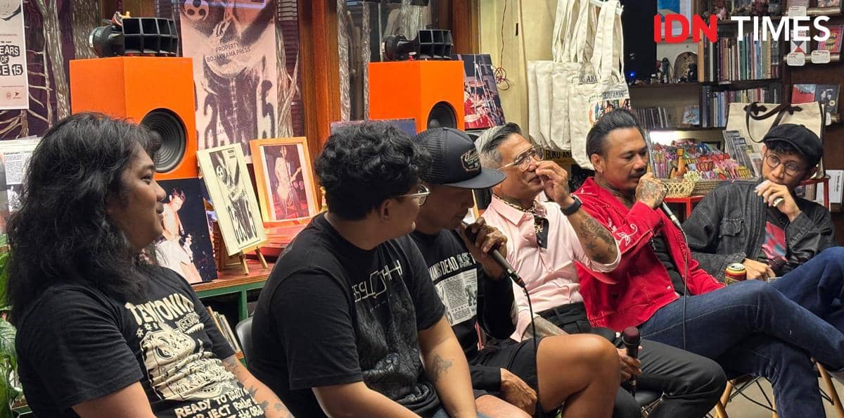 Jumpa pers perilisan ulang Album Case 15 Superman Is Dead, di Buku Akik, Sabtu (26/9/2026). (IDN Times/Herlambang Jati Kusumo)