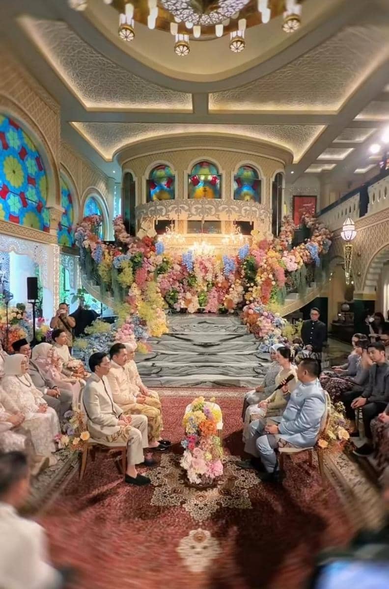 gaya lamaran anak Melly Goeslaw dengan anak Bambang Soesatyo