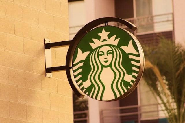 ilustrasi papan nama Starbucks