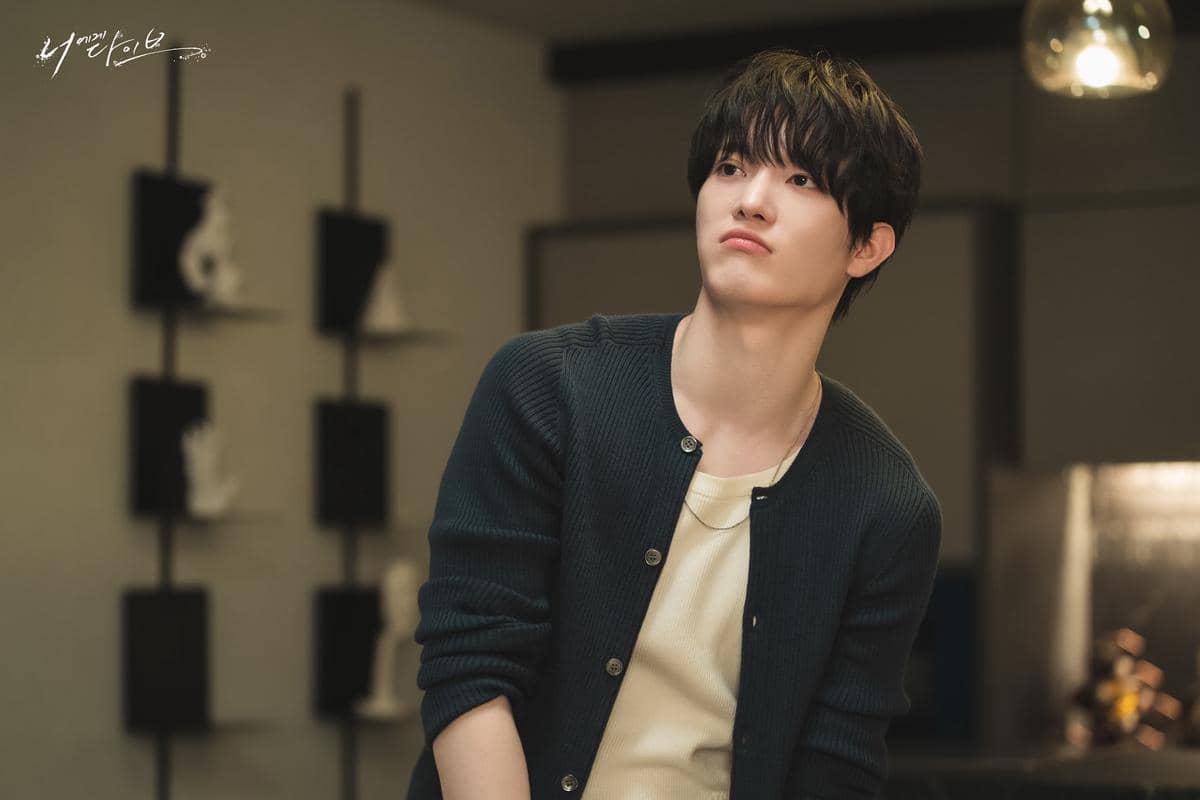 Still cut drama Dive Into You yang dibagikan melalui akun Instagram resmi serial tersebut untuk promosi.