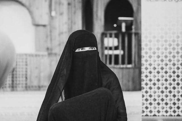 Pemerintah Italia Larang Burqa dan Batasi Siswa Asing di Sekolah