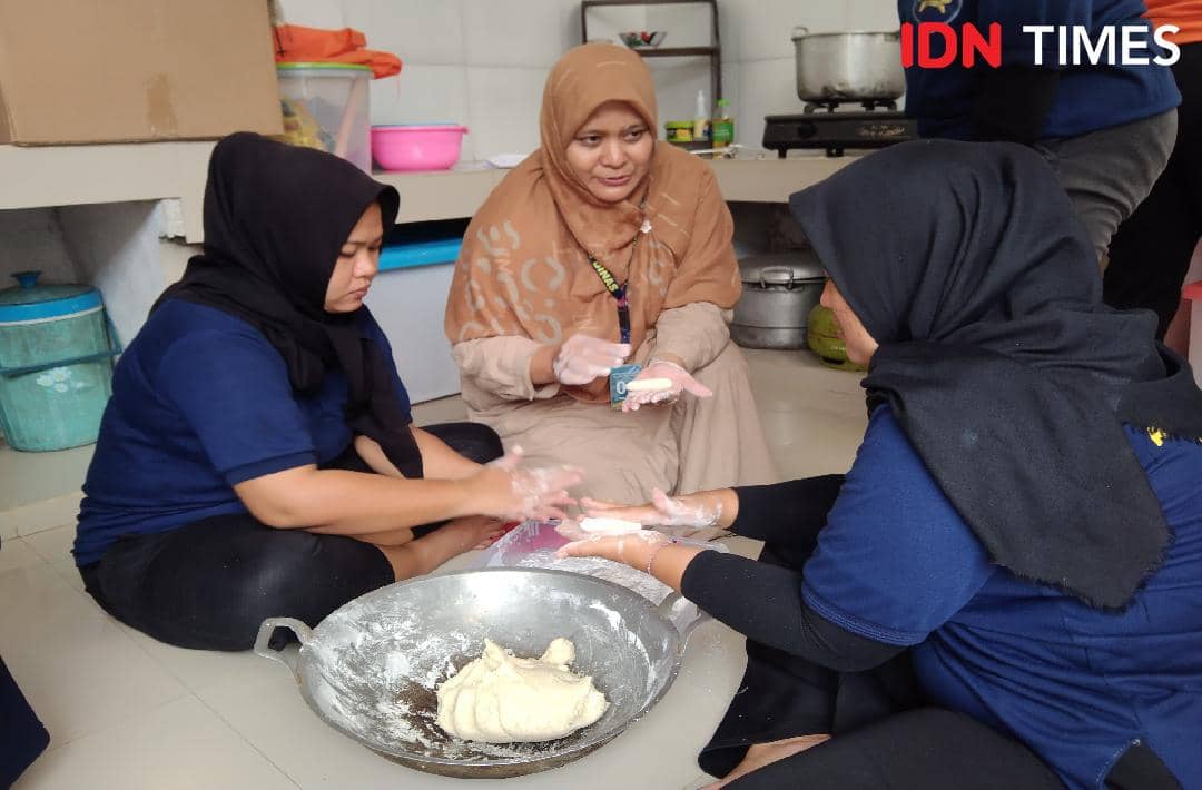 Rutan Banyumas Ajarkan Warga Binaan Keterampilan Bikin Pempek
