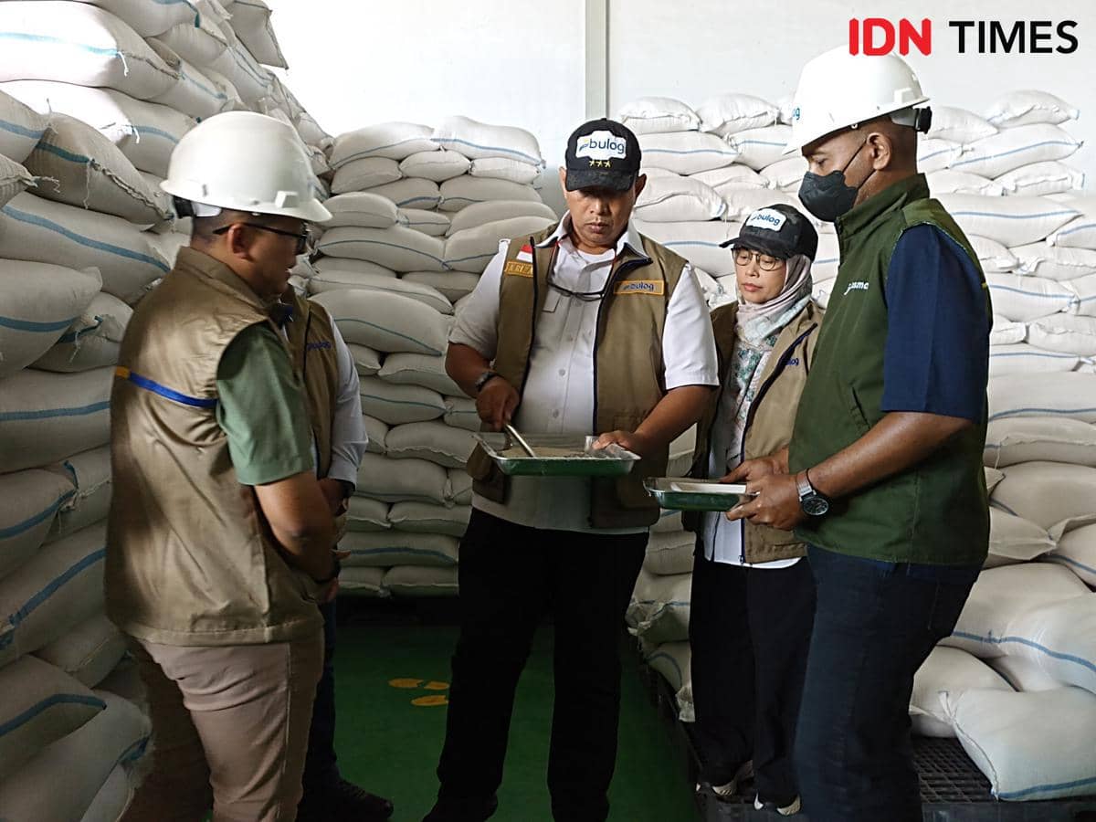 Dirut Bulog Sidak Ritel Modern Semarang, Pastikan Stok Beras Premium