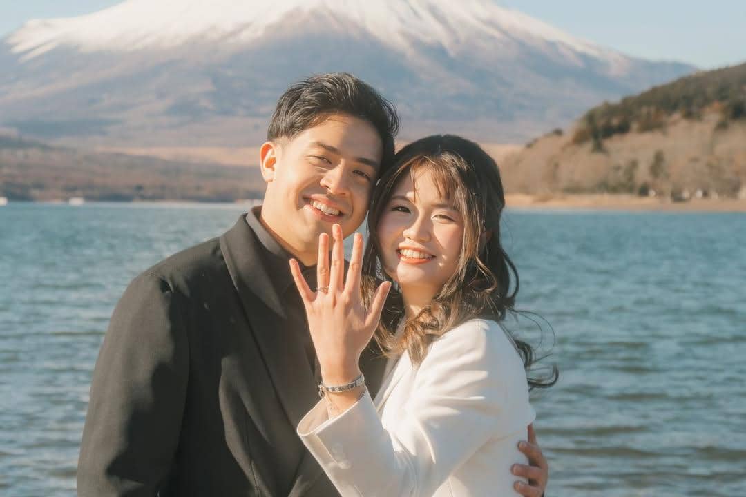 Gaya Gracia Caroline saat Dilamar Jerome Polin di Jepang, Elegan!