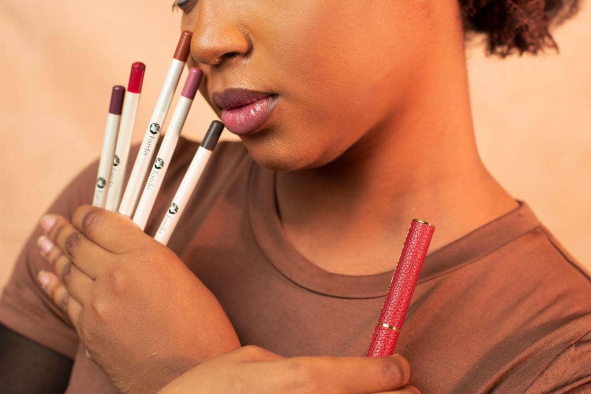 4 Lip Liner Bernuansa Mauve, Cocok buat Pencinta Makeup Ungu