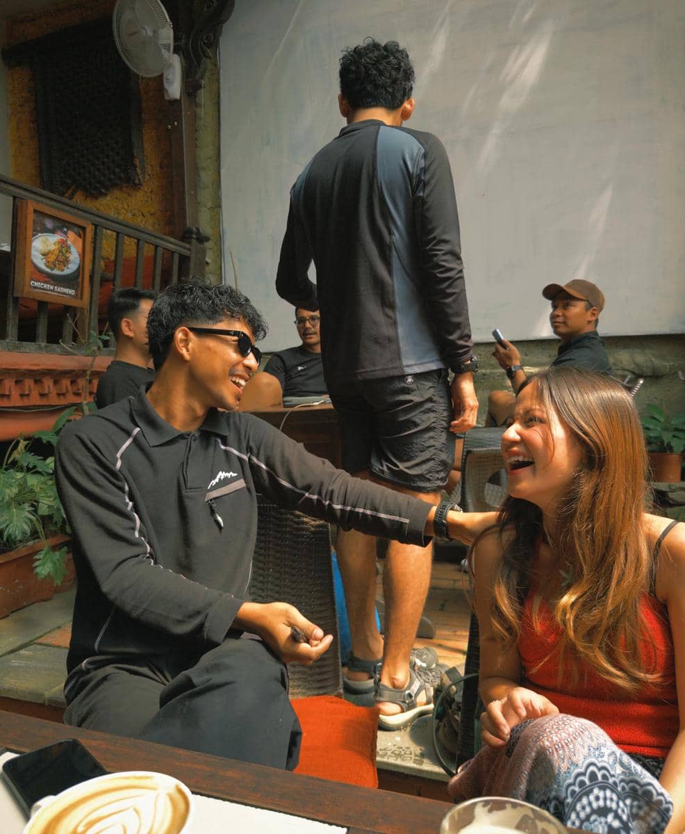 Bella Graceva dan sahabat jalan-jalan di Kota Kathmandu, Nepal