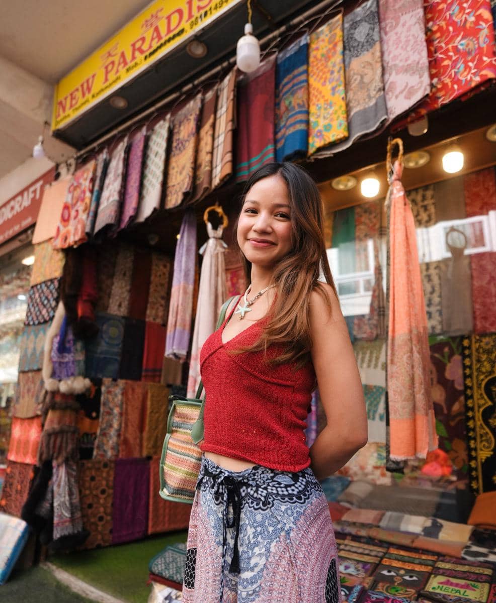 Bella Graceva dan sahabat jalan-jalan di Kota Kathmandu, Nepal