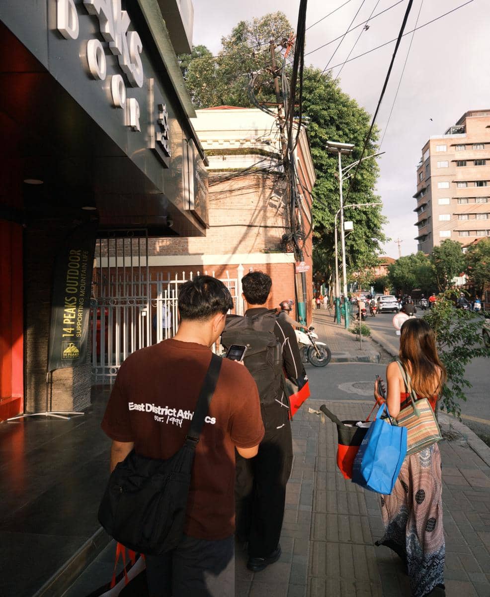 Bella Graceva dan sahabat jalan-jalan di Kota Kathmandu, Nepal