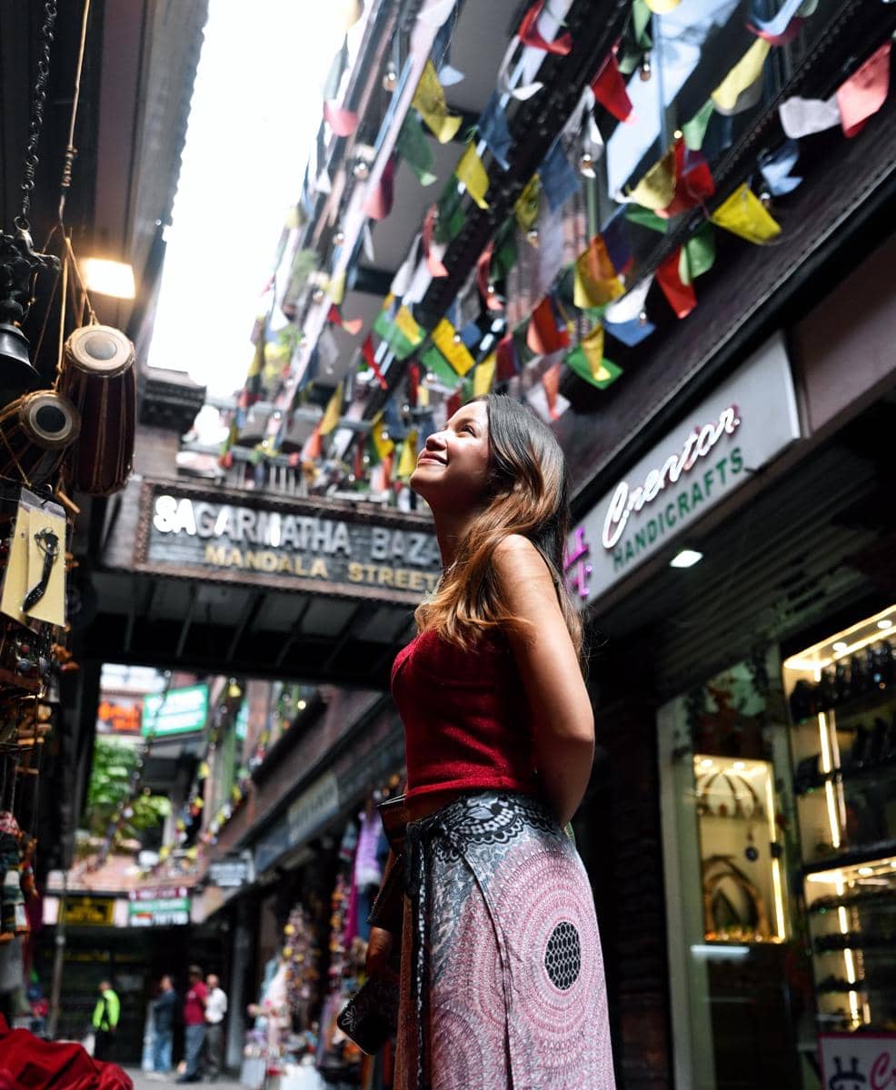 Bella Graceva dan sahabat jalan-jalan di Kota Kathmandu, Nepal