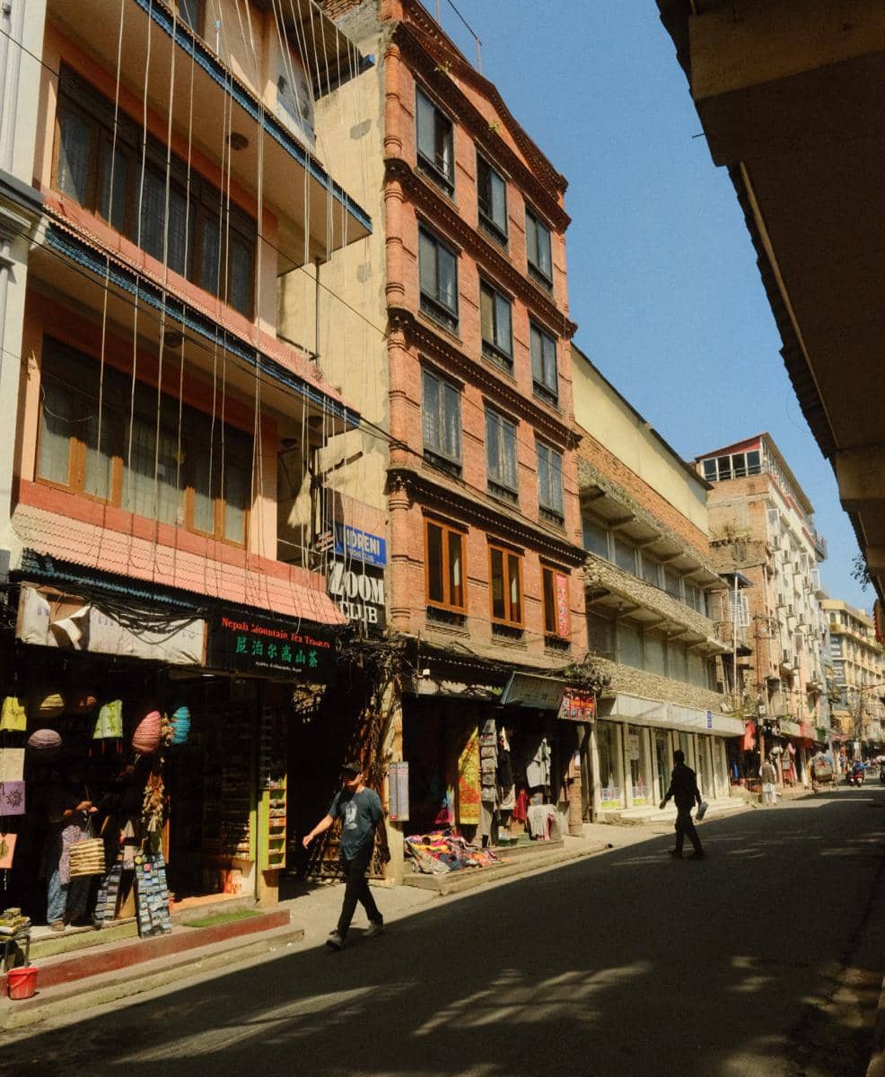 Bella Graceva dan sahabat jalan-jalan di Kota Kathmandu, Nepal