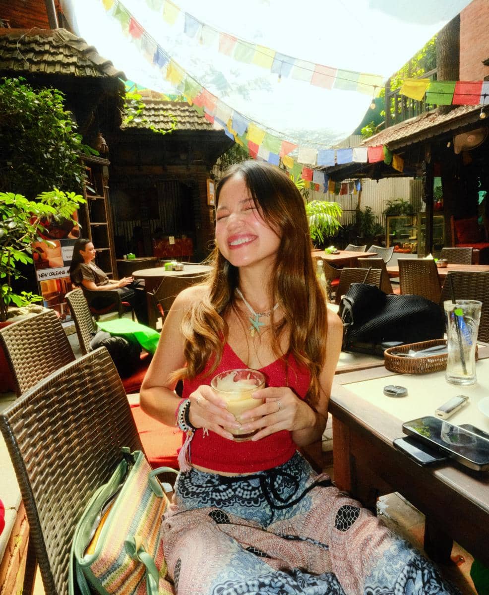 Bella Graceva dan sahabat jalan-jalan di Kota Kathmandu, Nepal