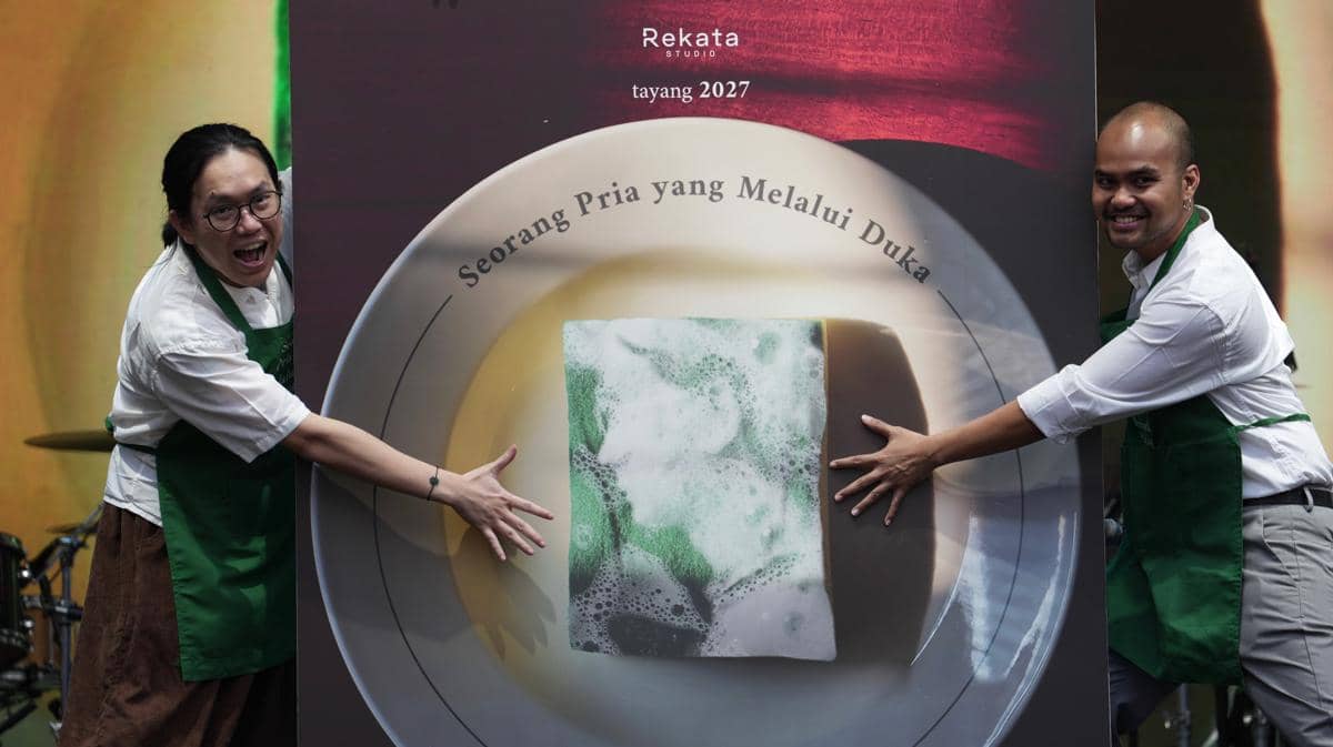 film Seorang Pria yang Melalui Duka dengan Mencuci Piring