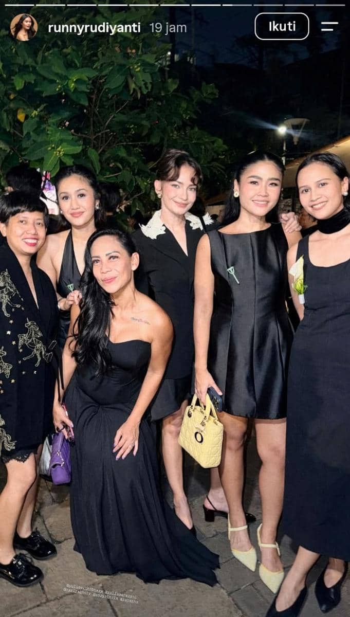 Tamu artis di resepsi Agnes Naomi 