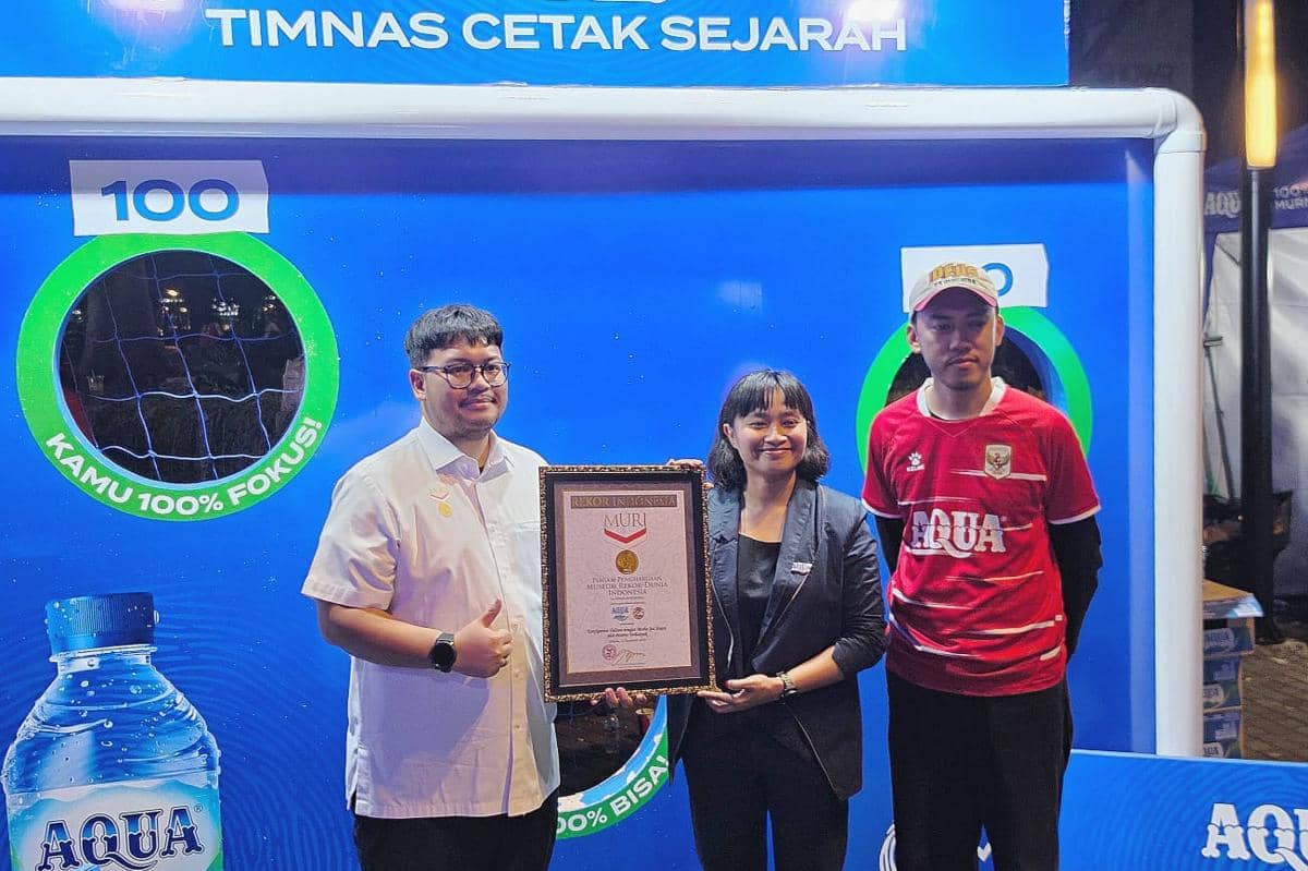 Mural bertuliskan BELIEVE dari AQUA dan La Grande Indonesia hadir saat laga Timnas Indonesia melawan Singapura.