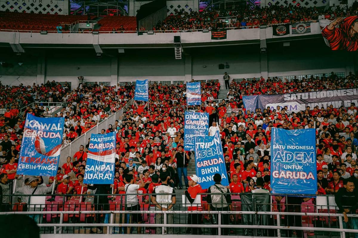 Mural bertuliskan BELIEVE dari AQUA dan La Grande Indonesia hadir saat laga Timnas Indonesia melawan Singapura.