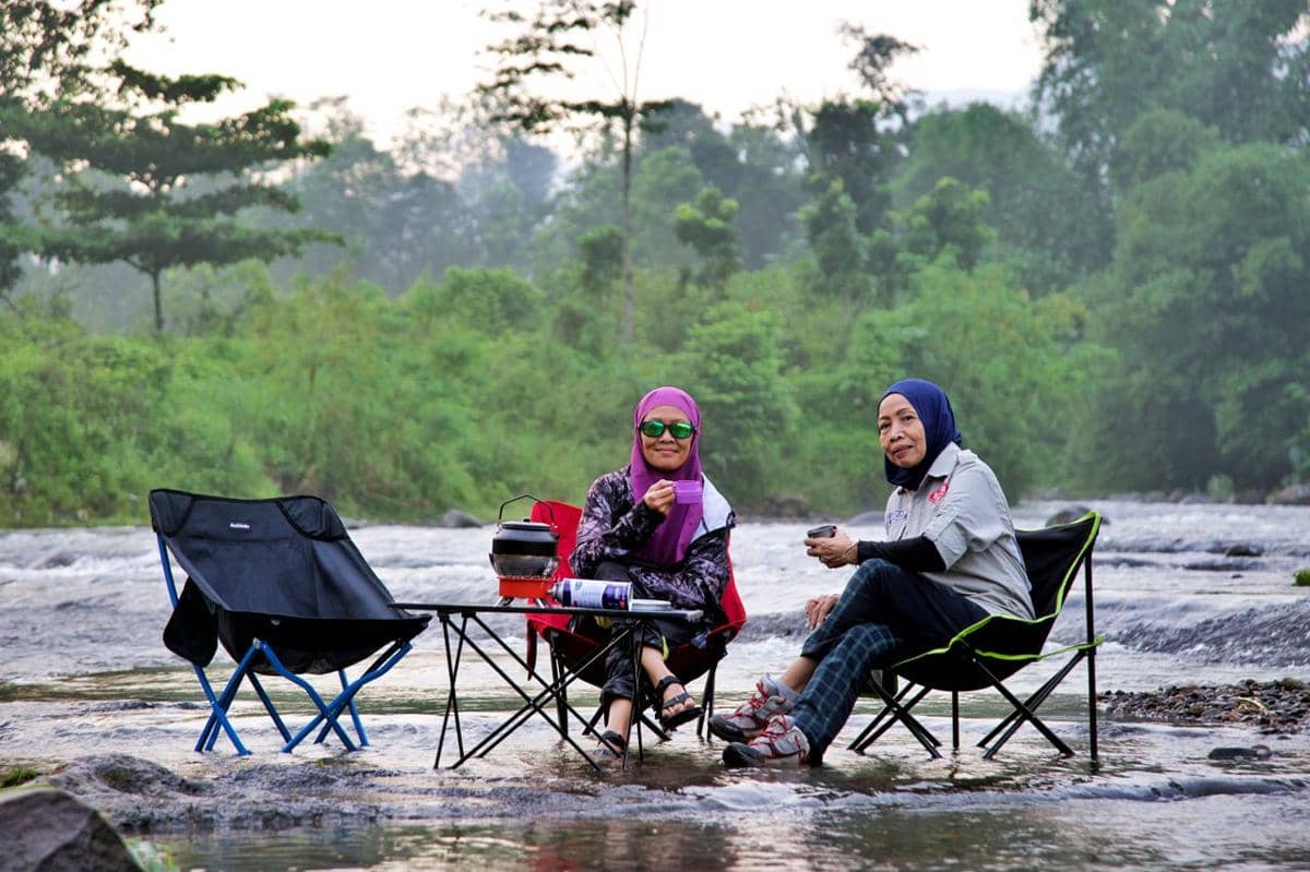 bersantai di sungai