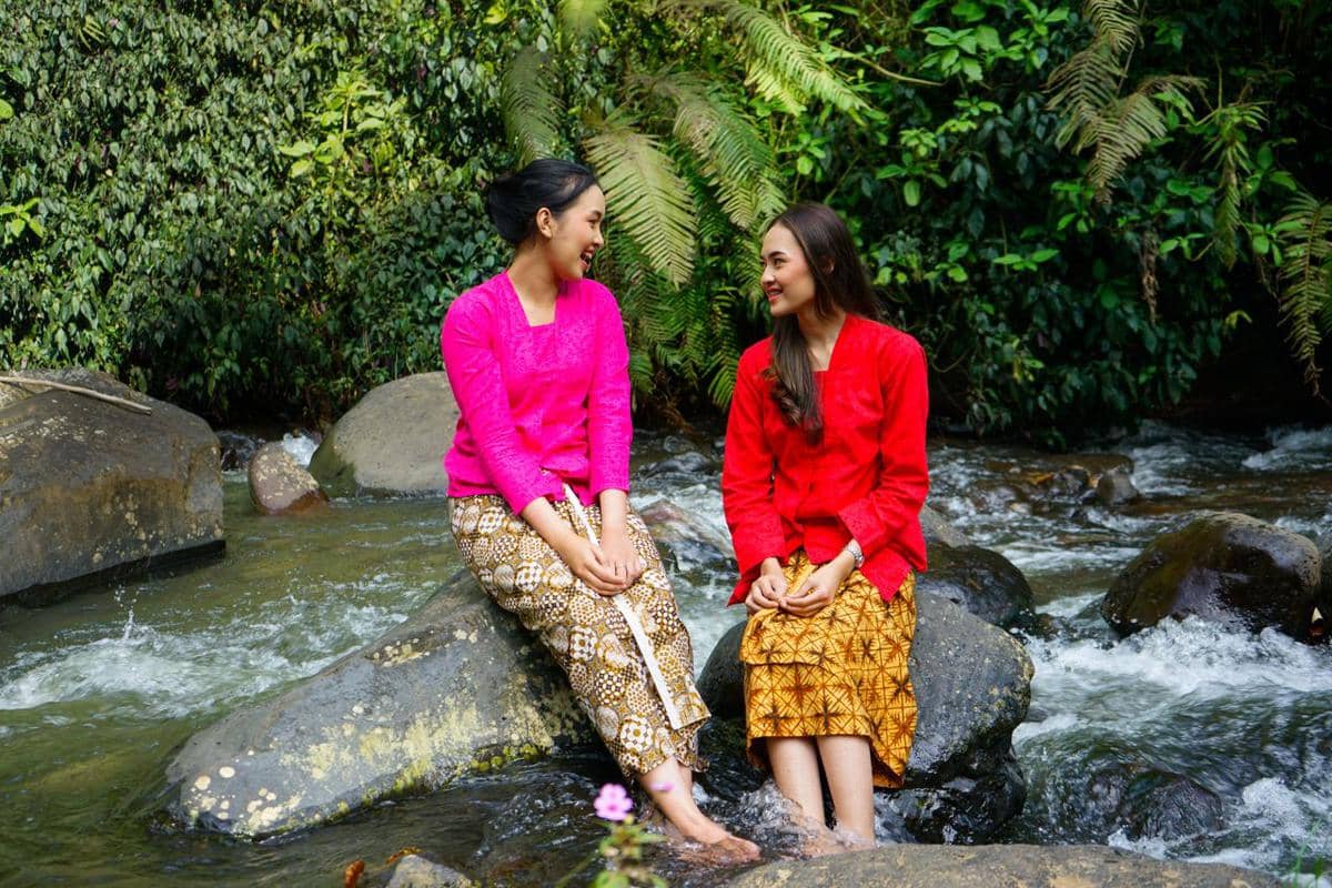 bersantai di sungai