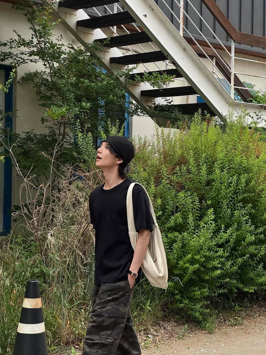 padu padan tas selempang ala Joshua SEVENTEEN