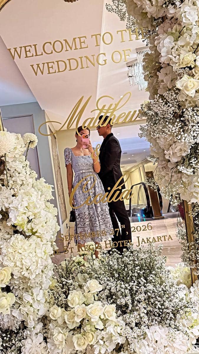 Sejumlah tamu artis menghadiri pernikahan Axel Matthew dalam unggahan Instagram Ussy Pratama di acara tersebut.