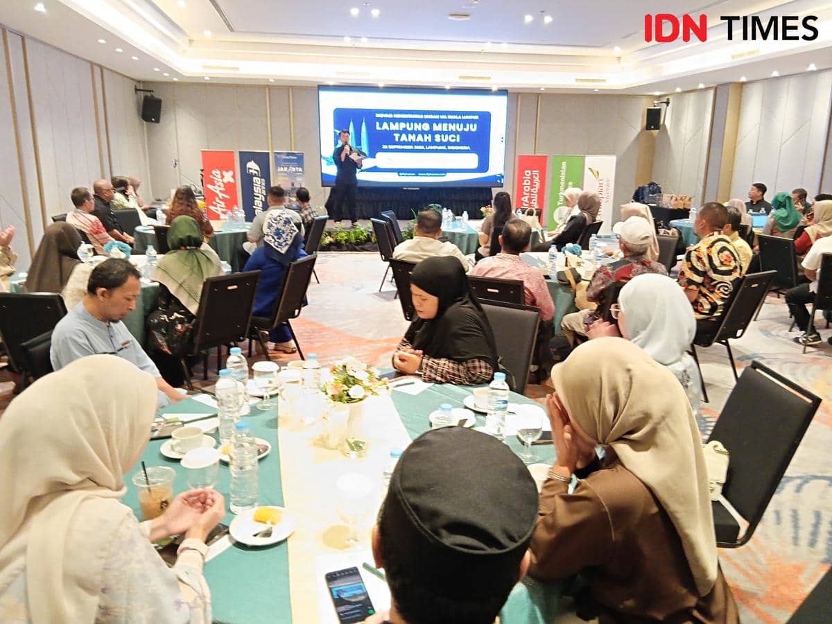Agent Gathering “Lampung Menuju Tanah Suci: Inovasi Konektivitas Umrah via Kuala Lumpur”, digelar FlyFursan bersama Transnusa di Holiday Inn, Bandar Lampung, Senin (28/9/2029). (IDN Times/Martin L Tobing).
