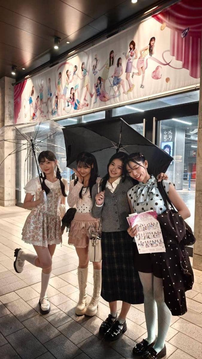 Seorang member JKT48 menghadiri dan menonton konser Three Concepts Live AKB48 yang digelar di Jepang.