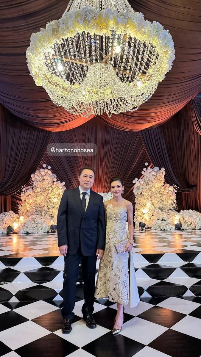 Para tamu artis menghadiri pernikahan Axel Matthew dalam potret yang dibagikan melalui akun Instagram Margaret Vivi.