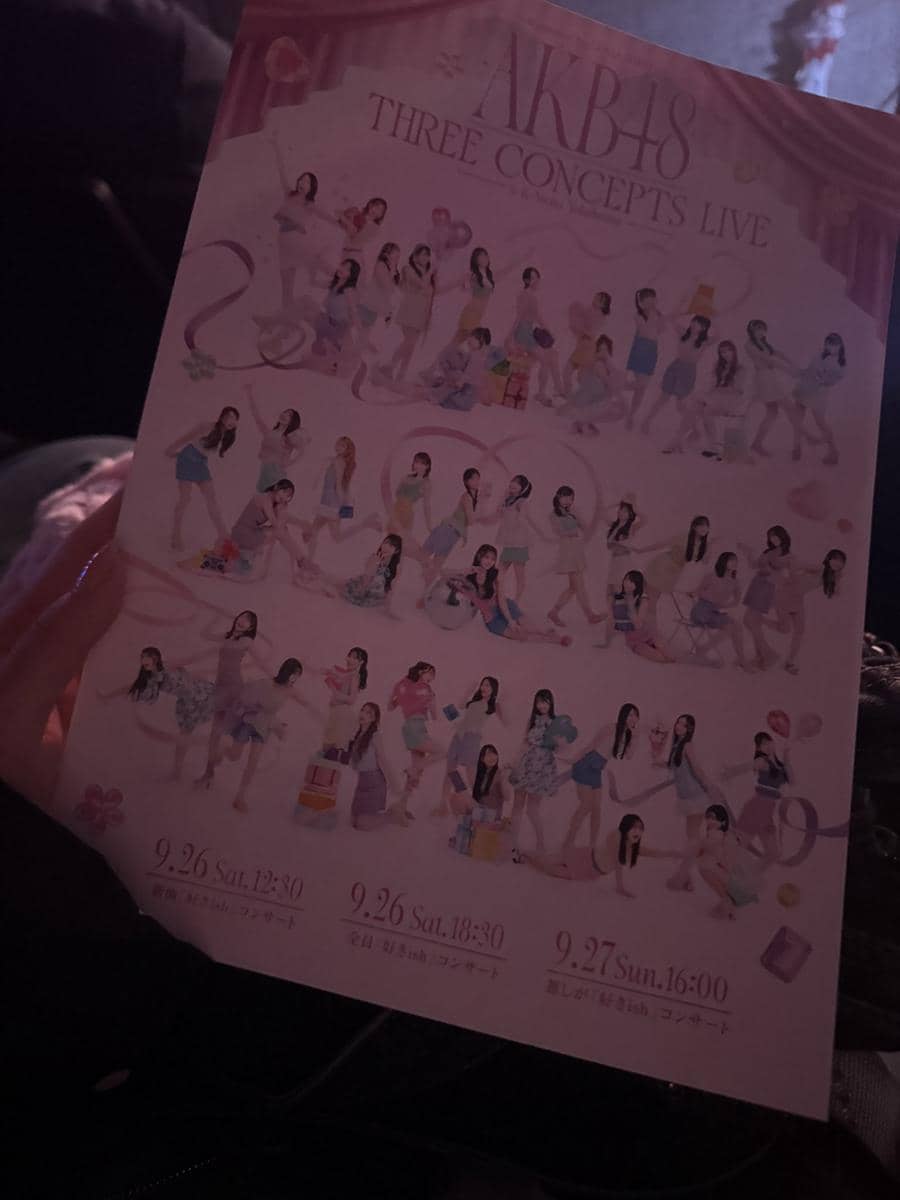 Para member JKT48 menghadiri dan menyaksikan konser Three Concepts Live AKB48 di Jepang bersama penonton lainnya.