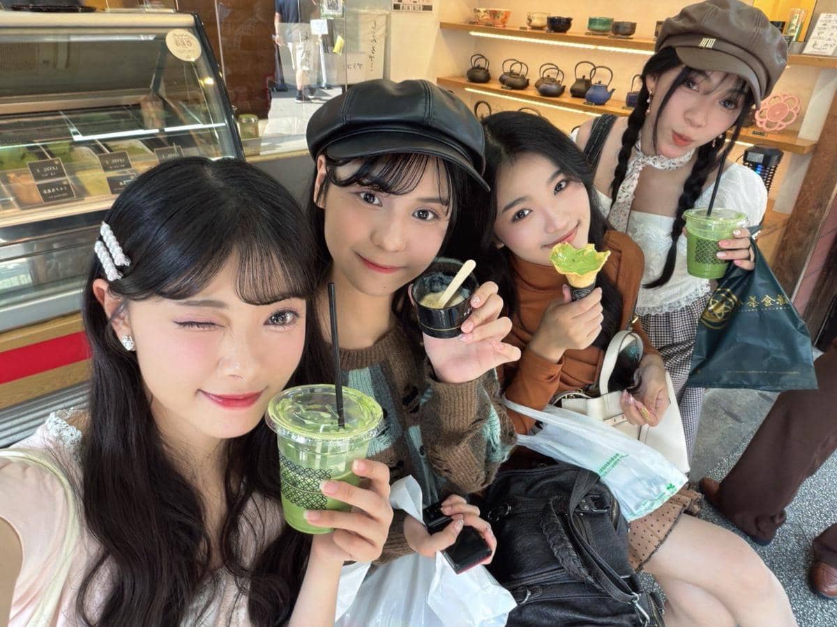 Anggota JKT48 menyaksikan konser Three Concepts Live AKB48 di Jepang, dalam unggahan akun Cerine JKT48.