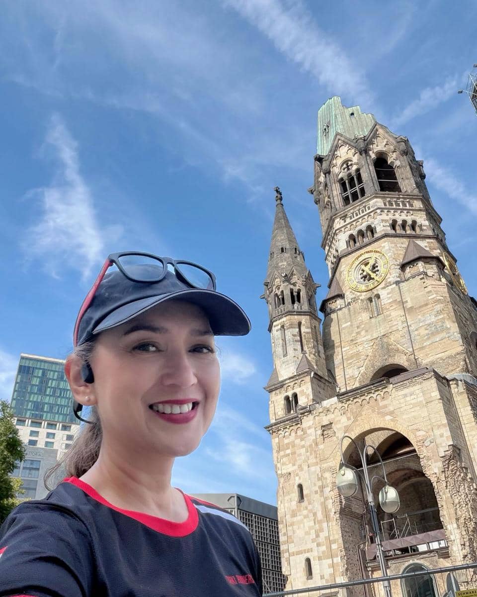 Artis berpartisipasi dalam Berlin Marathon 2026, sebagaimana diunggah melalui akun Instagram irawbw.