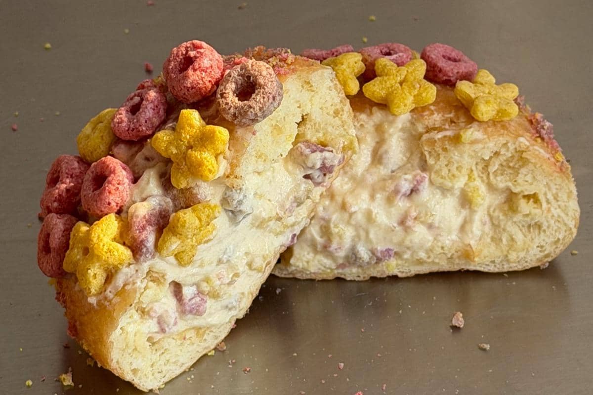 Potret menu donat di Chewy's Dessert Jakarta