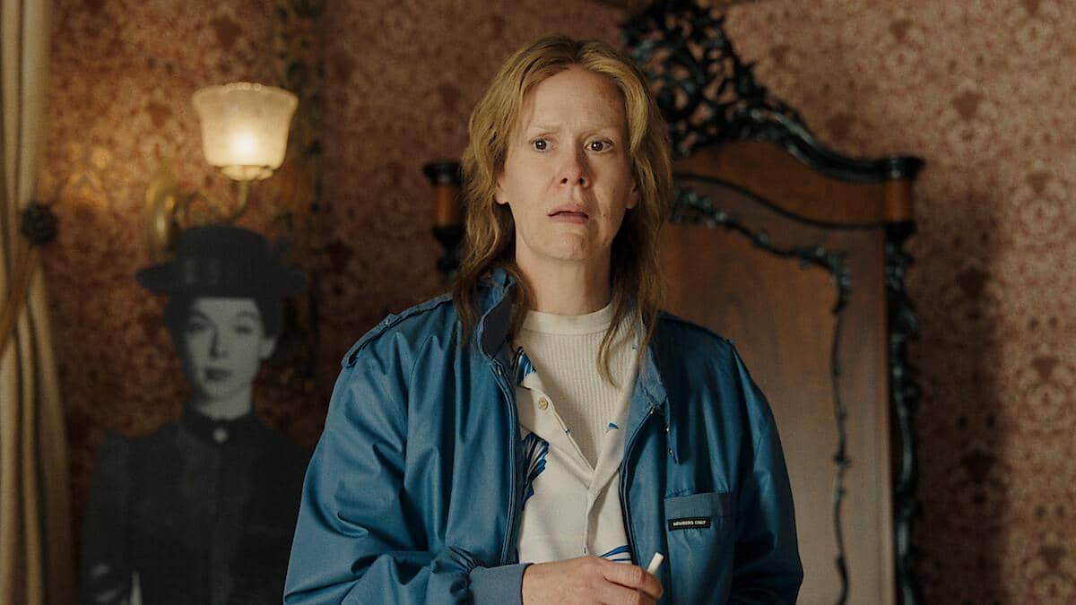 Sarah Paulson sebagai Aileen Wuornos dalam serial Monster: The Lizzie Borden Story