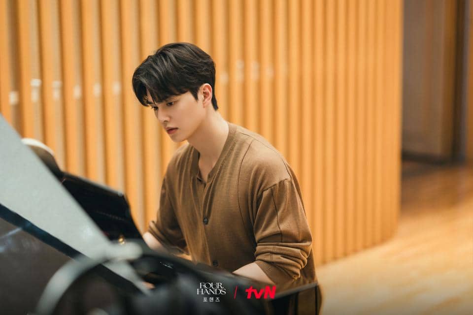 Cuplikan adegan drama Korea Four Hands, Two Sonatas dari dokumentasi resmi milik stasiun televisi tvN.