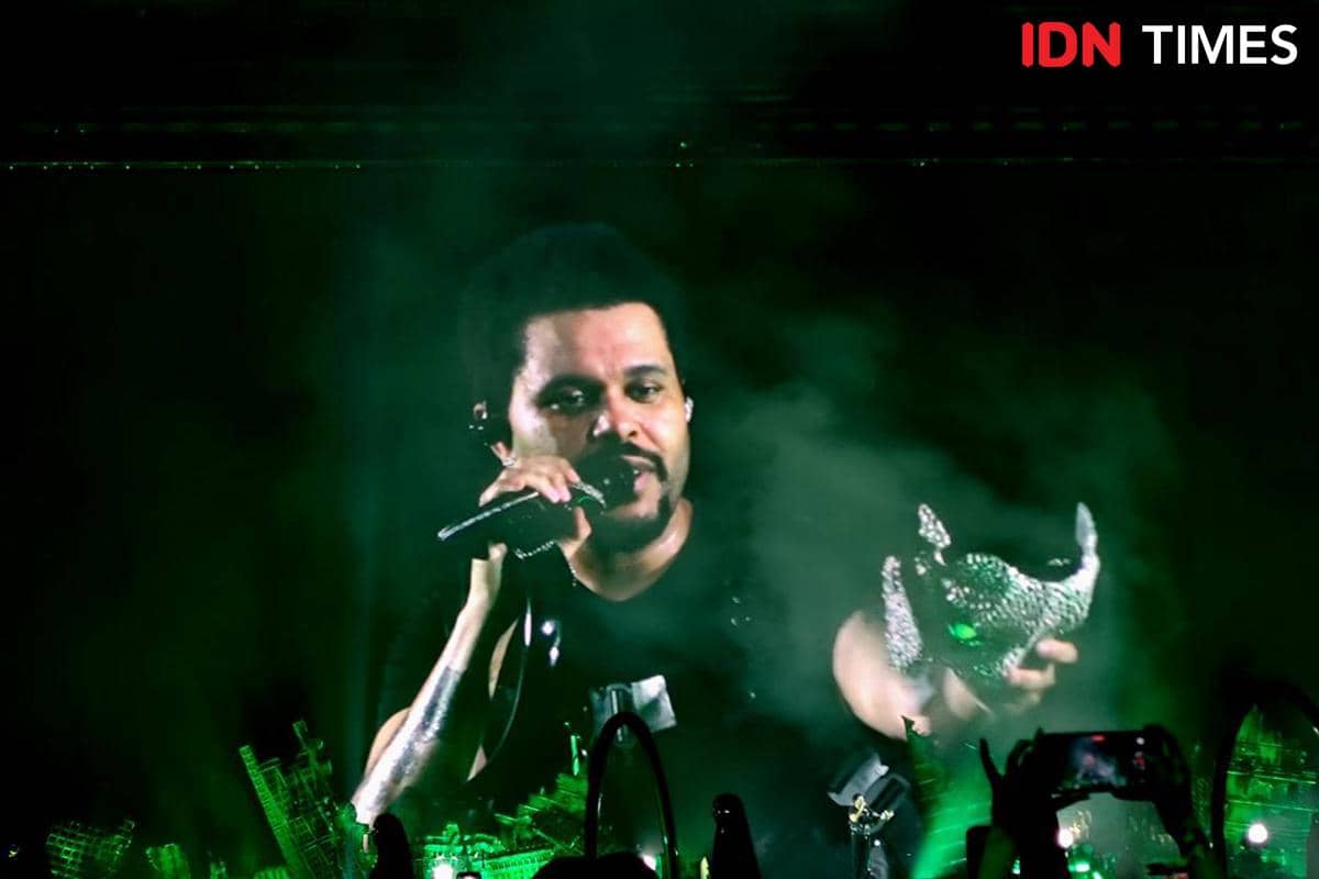 Buka konser dengan topeng ikonik, bawakan Baptized in Fear hingga Starboy.jpg