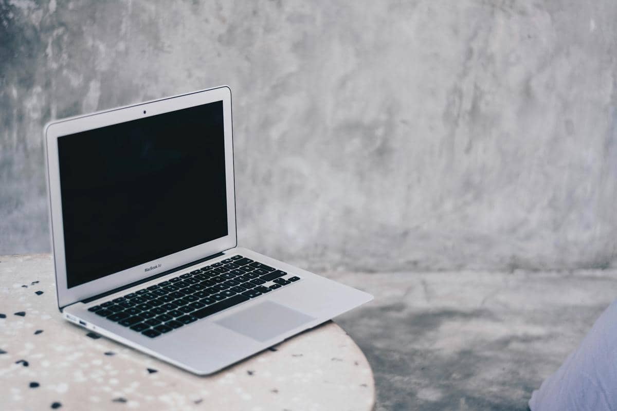 ilustrasi laptop