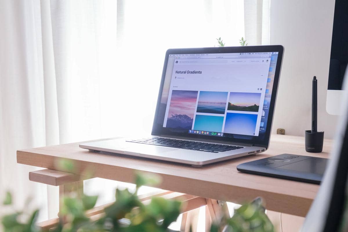 ilustrasi laptop