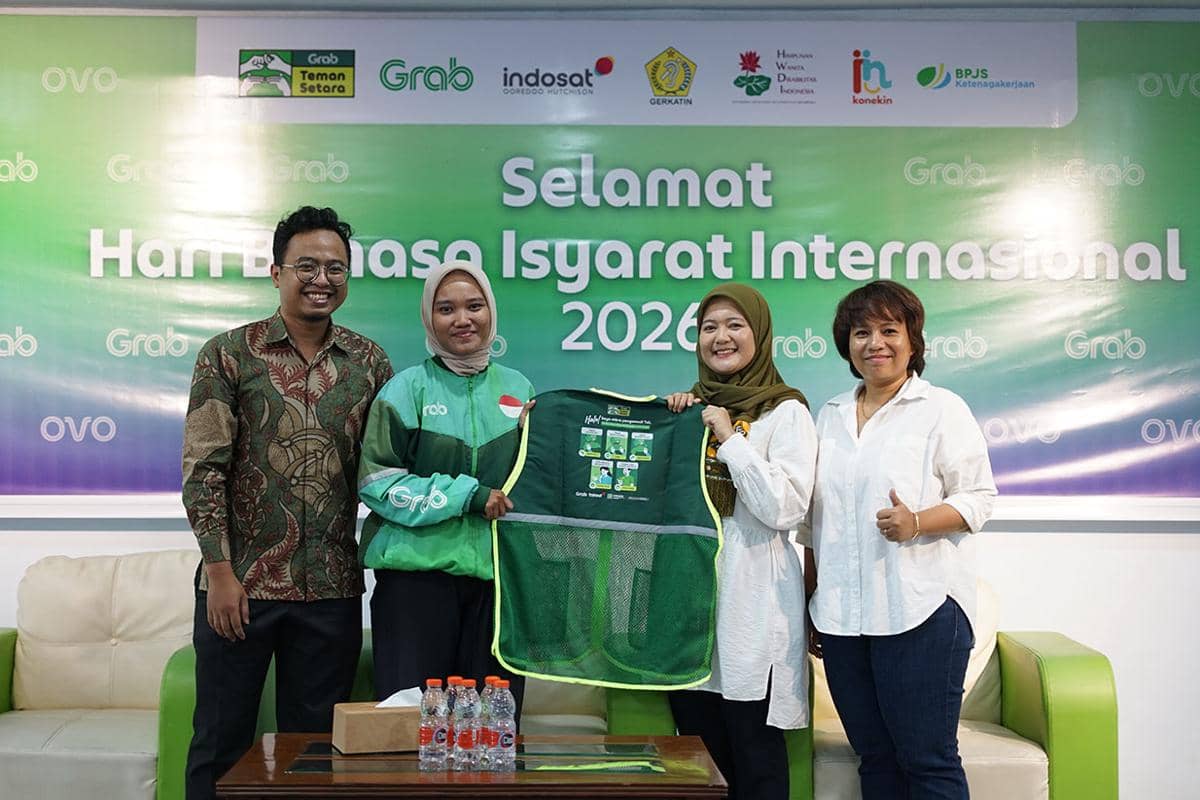 Foto 7-Dalam rangka memperingati Hari Bahasa isyarat Internasional (HBII), Mitra Pengemudi Medan mengikuti edukasi bahasa isyarat melalui rangkaian Kopdar Spesial HBII 2026. Kegiatan ini menjadi ruang temu bag (1).JPG
