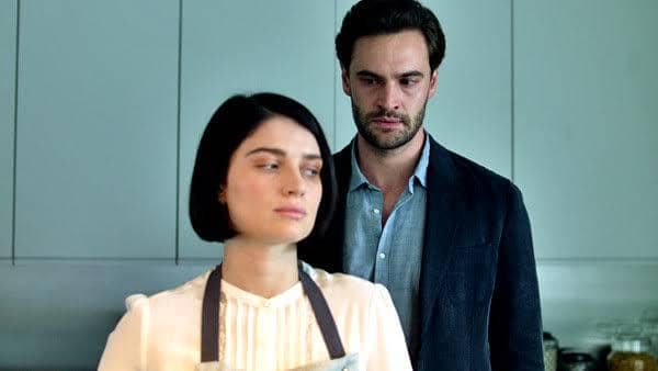 5 Film dan Serial Thriller Tom Bateman, Pemain The Love Hypothesis