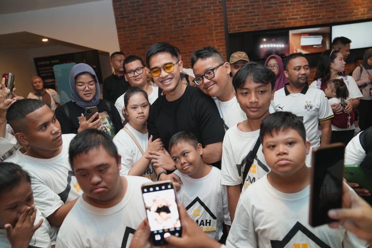 Kaesang dan DPP PSI Ajak Anak-anak Difabel Nobar Film Istimewa