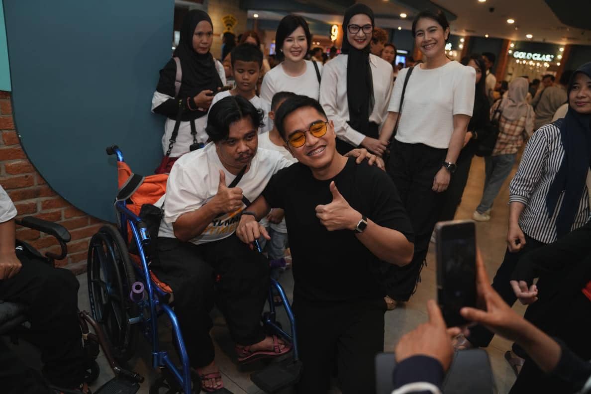 Kaesang dan DPP PSI Ajak Anak-anak Difabel Nobar Film Istimewa