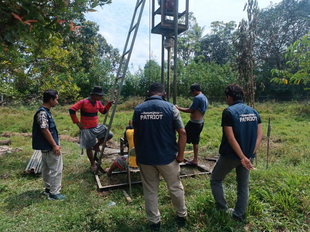Unair Bangun Sumur Bor untuk Warga Bowi Subur Manokwari