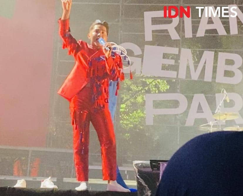 Jirayut Excited Debut di Pestapora, Asyik Goyang Sampai Lepas Sepatu