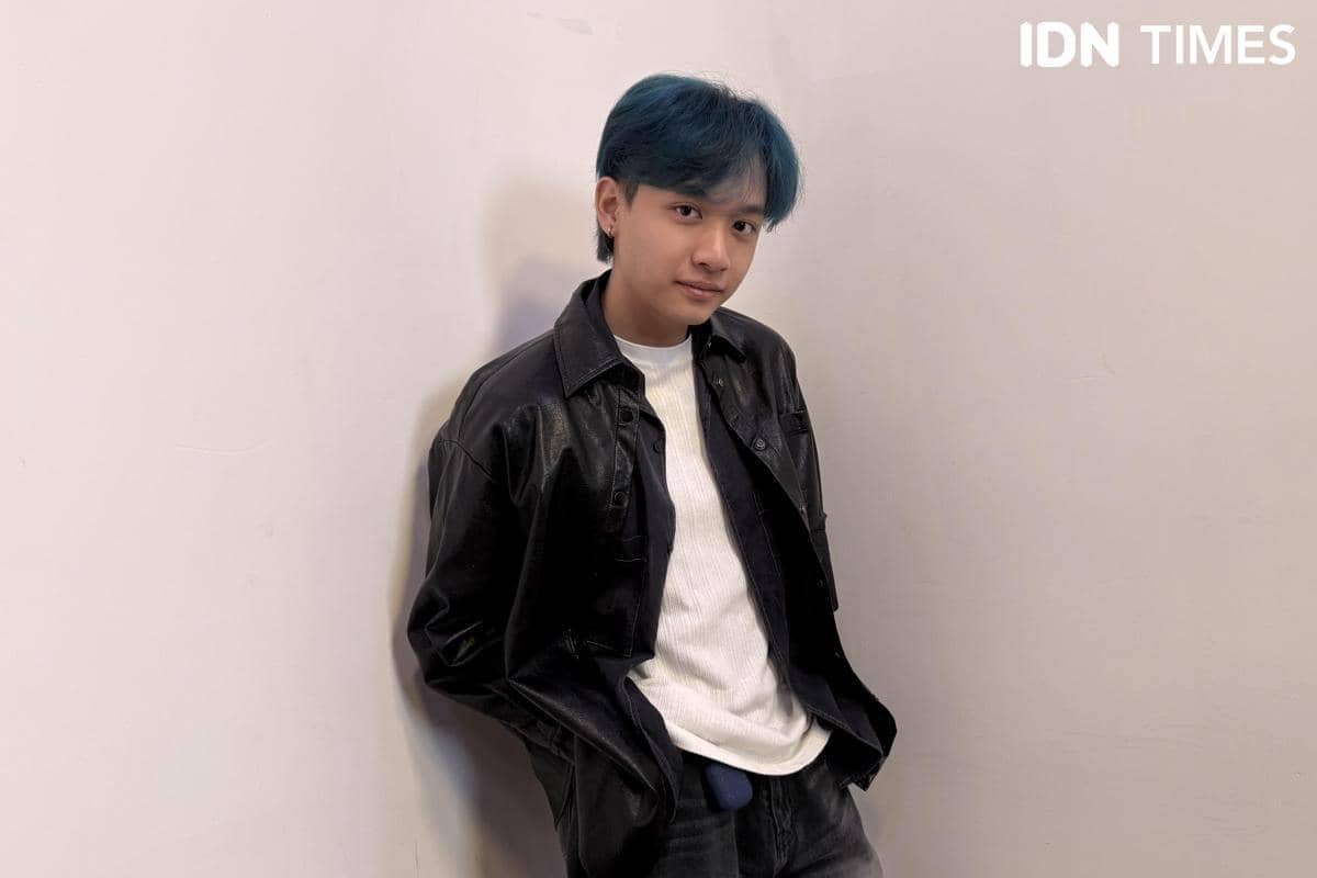 Potret boyband SEEN dalam foto dokumentasi IDN Times yang menyertai artikel tentang grup musik tersebut.
