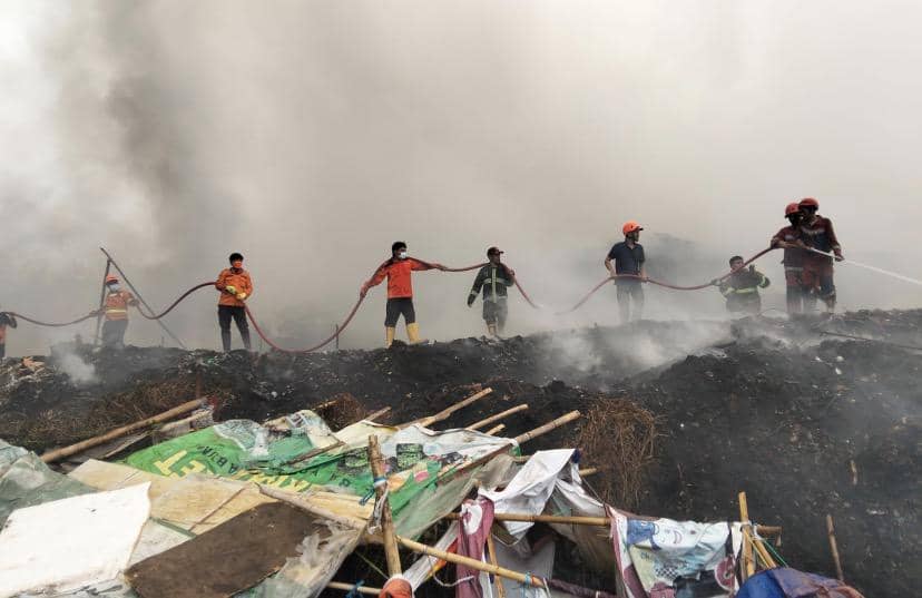 4 Hektare TPA Cikundul Hangus Terbakar, Asap Pekat Tersebar Luas