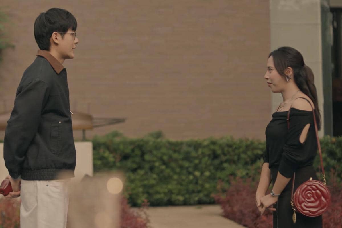 Cuplikan adegan dari drama Club Friday Love Status produksi CHANGE2561 yang menampilkan salah satu momen cerita.