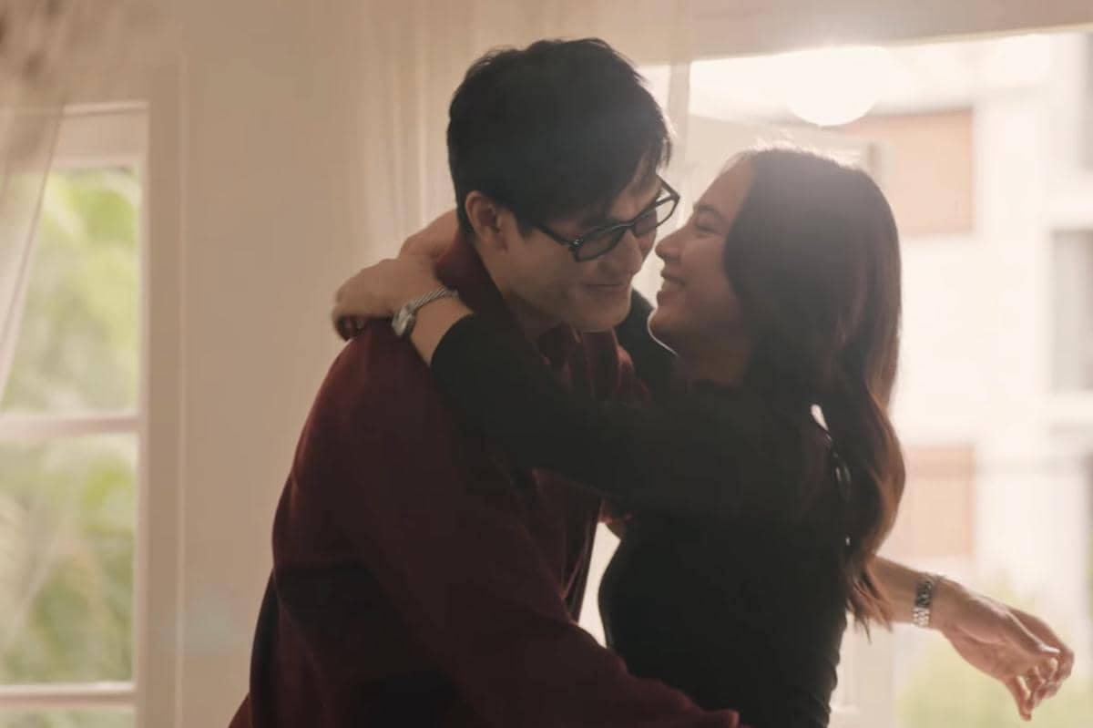 Cuplikan adegan dari drama Club Friday Love Status produksi CHANGE2561 dalam materi promosi serial tersebut.