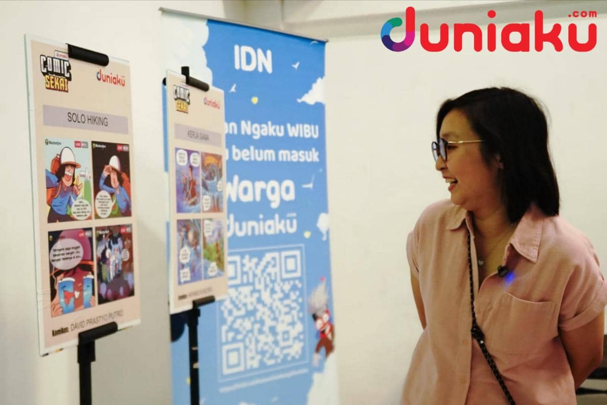 Irene Umar, Wakil Menteri Ekonomi Kreatif, melihat sejumlah karya finalis Comic Sekai by Duniaku.com dalam acara tersebut.