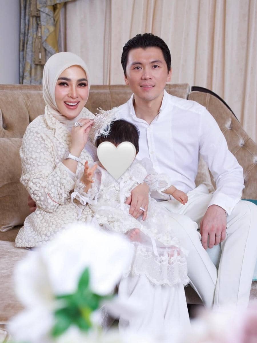 potret Syahrini beserta keluarga 